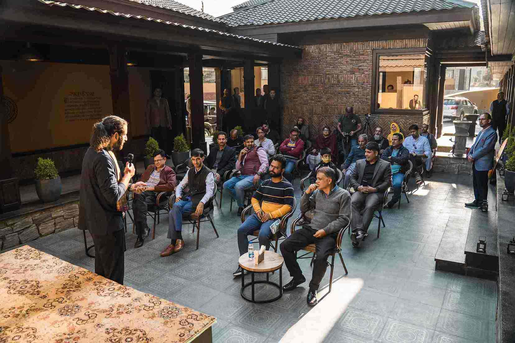 Karigar e zaman gallery image 4